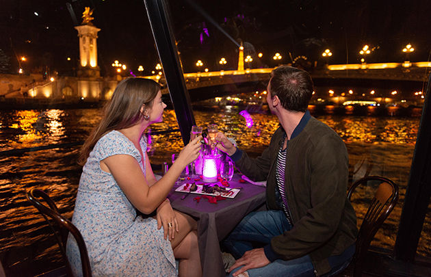 Romantic dinner on the Seine, Paris