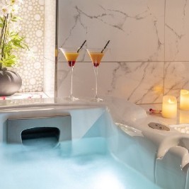 Vue du jacuzzi avec cocktail secret de paris