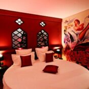 Lit rond chambre moulin rouge hotel secret de paris