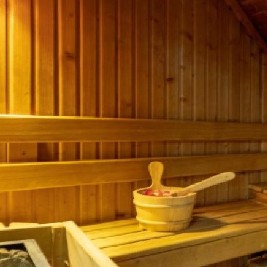 Intérieur du sauna de l'hôtel secret de paris